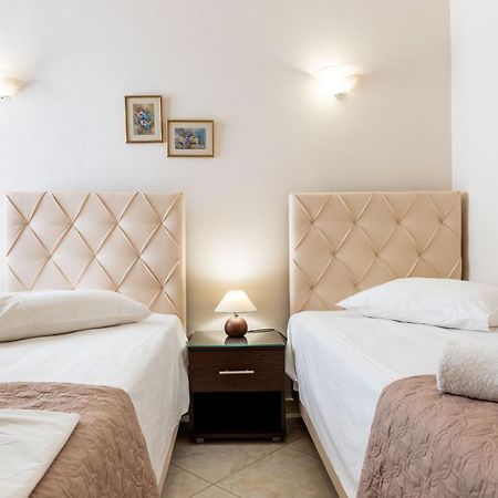 Town House For 6-16 With Ac Villa Parikia  Ngoại thất bức ảnh